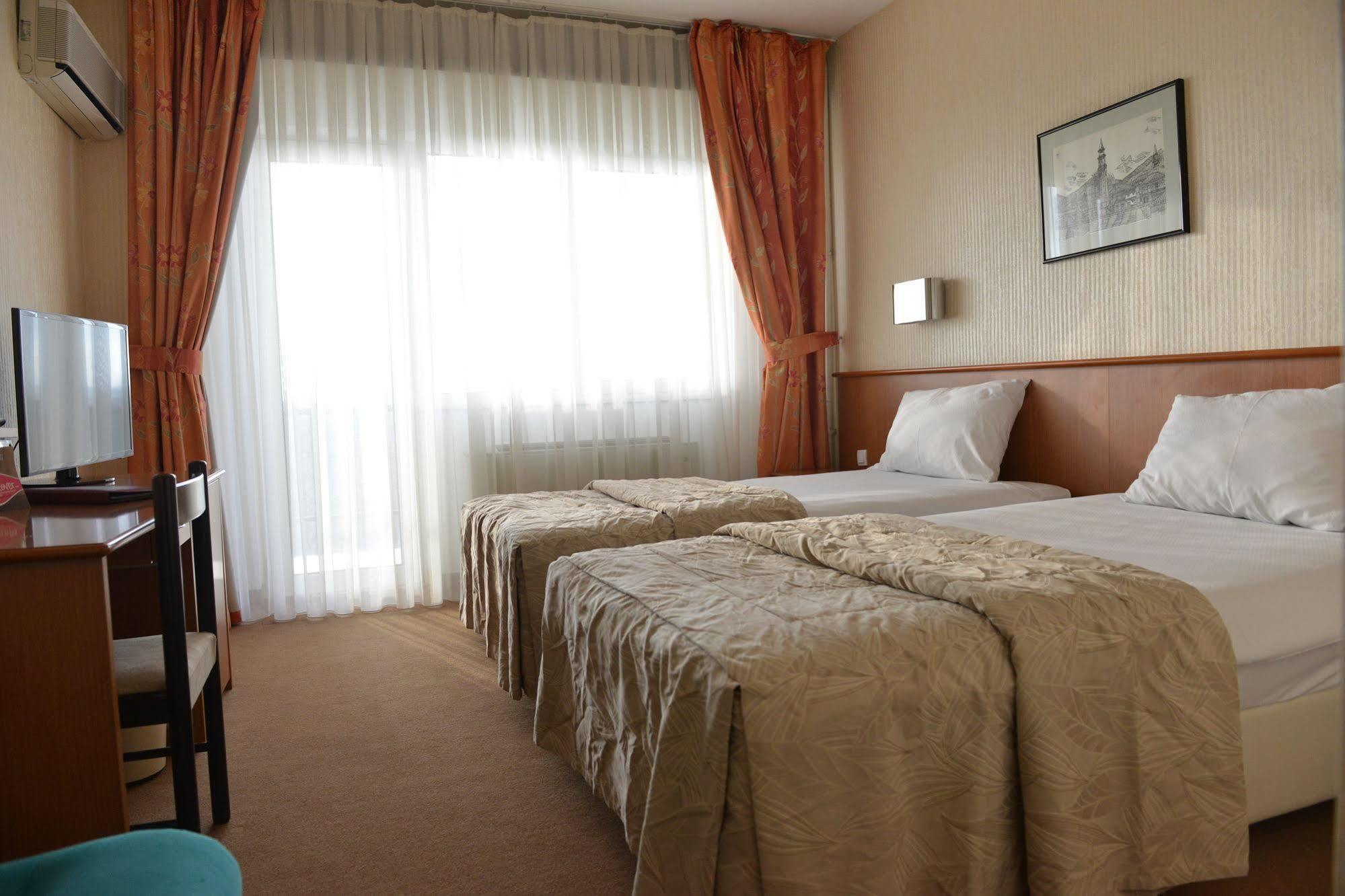 Hotel Bellevue سكوبجي المظهر الخارجي الصورة